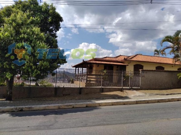 Casa com 3 Quartos 1 Copa 2 Salas, 2 Banheiros 1 ponto comercial com cerca de 100m² Cozinha, Área de Serviço e Canil Foto 4