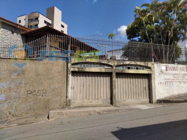 Casa com 3 Quartos 1 Copa 2 Salas, 2 Banheiros 1 ponto comercial com cerca de 100m² Cozinha, Área de Serviço e Canil Foto 8