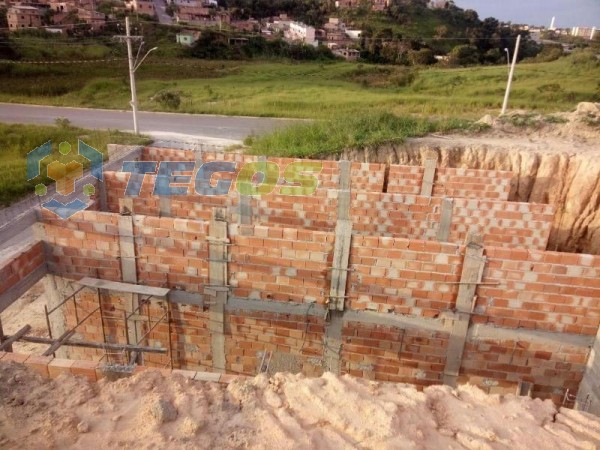 Lote com 250 m² e loja em construção por R$ 160.000,00 Foto 4