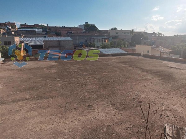 casa em fase de acabamento composta por: 2 dormitórios, 2 banheiros, cozinha estilo americana  varanda em L, garagem coberta para 2 carros, quintal. loja em baixo com entrada individual. Foto 17