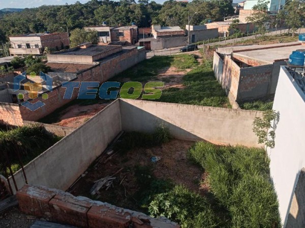 casa em fase de acabamento composta por: 2 dormitórios, 2 banheiros, cozinha estilo americana  varanda em L, garagem coberta para 2 carros, quintal. loja em baixo com entrada individual. Foto 18