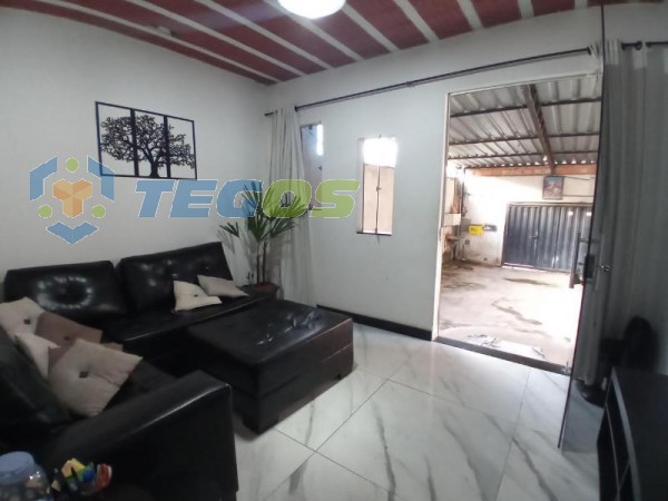 Casa com 03 dormitórios à venda por R$ 450.000,00 no Veneza locação R$2.048,40 Foto 2