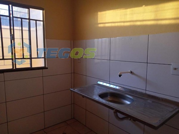 Apartamento de 02 dormitórios no bairro Belvedere,com área, sala cozinha e banheiro Foto 6