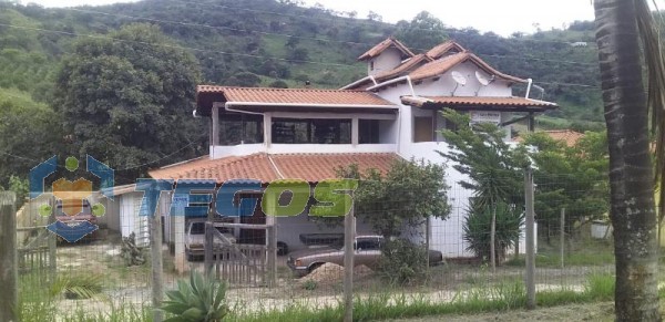 Casa campestre com varandão Foto 1