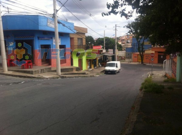 TERRENO COM CASAS, BARRACÕES E LOJAS Foto 3