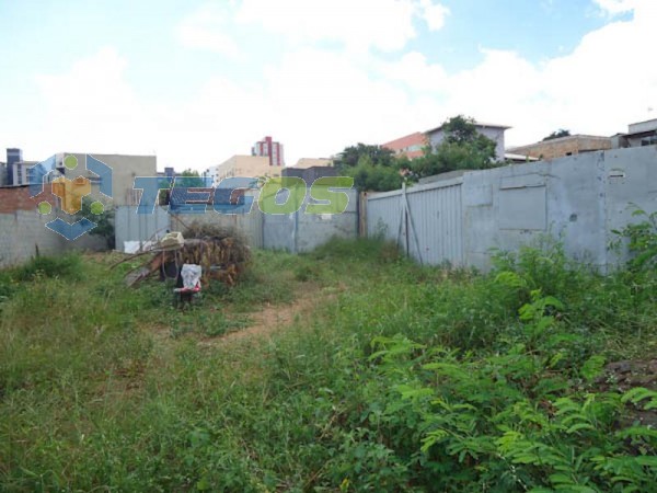 Lote localizado em Glória. 0 quartos, 0 banheiros e 0 vagas. Foto 1