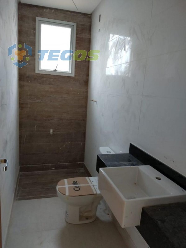 Apartamento com 99m2 03 quartos,02 Banho social, elevador e 5 vagas. Foto 12