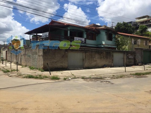 Vende-se 03 casas e 02 barracões com +-1200m2 no Água Branca em Contagem. Foto 1