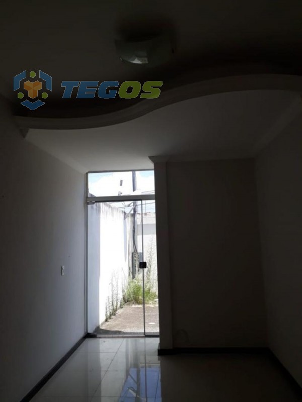 CASA GEMINADA COM 03 QUARTOS SENDO UM SUÍTE Foto 4