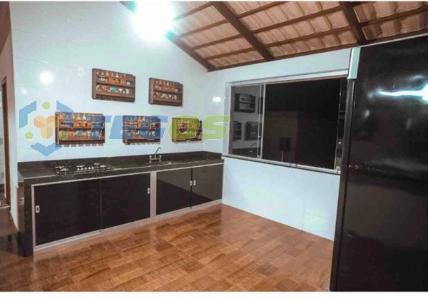 CASA COM 05 QUARTOS SENDO UM SUÍTE Foto 8