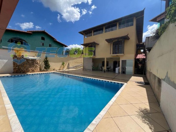 Casa localizado em Colonial. 5 quartos (2 suítes), 2 banheiros e 15 vagas. Foto 1