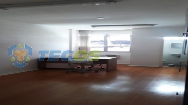 Sala localizado em Estoril com área útil 25.00 m². Foto 2