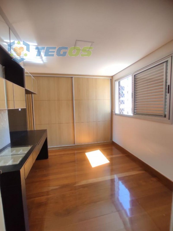 Apartamento localizado em Santo Agostinho. 4 quartos (2 suítes), 3 banheiros e 3 vagas. Foto 4