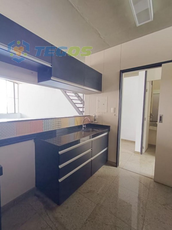 Apartamento localizado em Funcionários. 2 quartos, 2 banheiros e 1 vagas. Foto 5