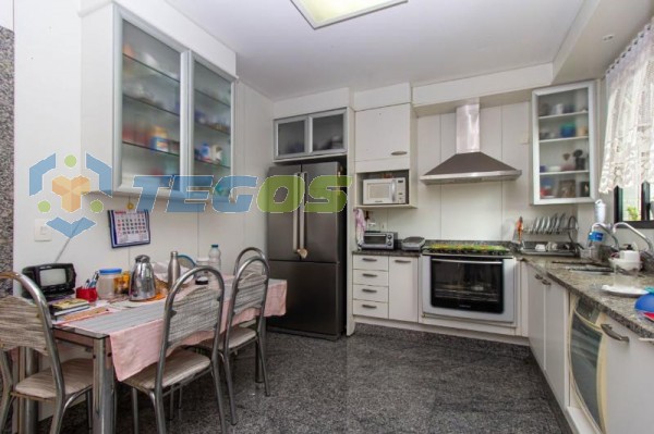 Apartamento localizado em Santo Agostinho. 4 quartos (2 suítes), 5 banheiros e 3 vagas. Foto 9