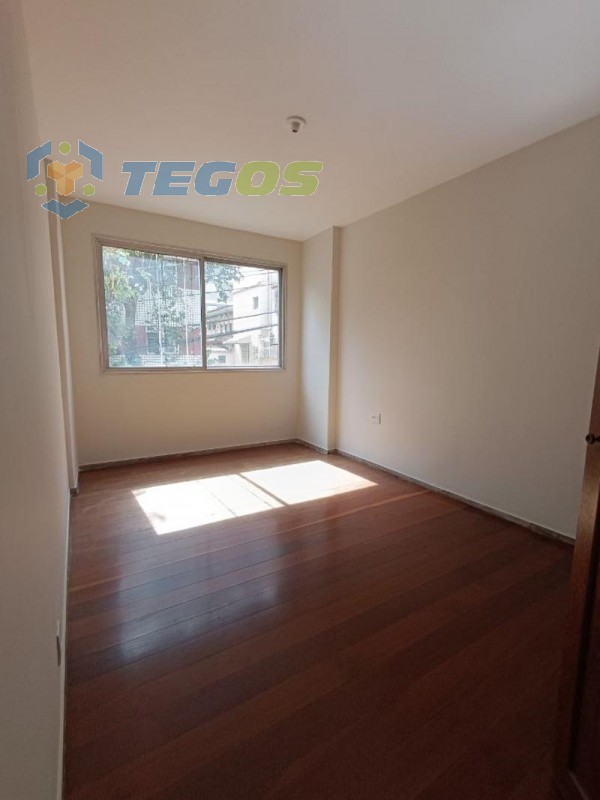 Apartamento localizado em Santo Antônio. 4 quartos (1 suítes), 3 banheiros e 2 vagas. Foto 6