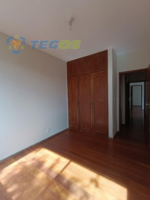 Apartamento localizado em Santo Antônio. 4 quartos (1 suítes), 3 banheiros e 2 vagas. Foto 9