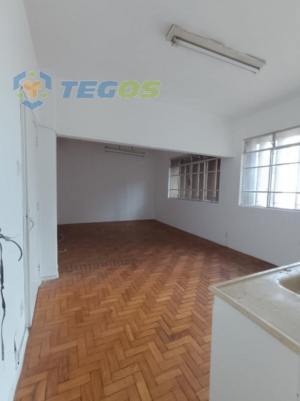 Sala localizado em Centro com área útil 77.00 m². Foto 2