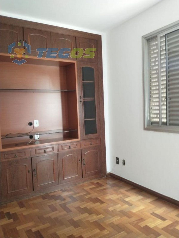 Apartamento localizado em Santo Antônio. 5 quartos (1 suítes), 3 banheiros e 2 vagas. Foto 7