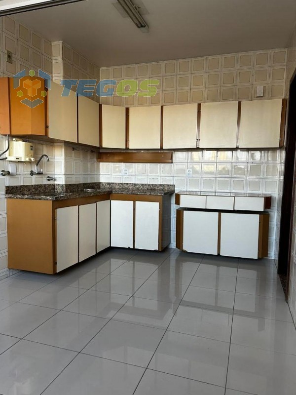 Apartamento localizado em Lourdes. 3 quartos (1 suítes), 0 banheiros e 2 vagas. Foto 3