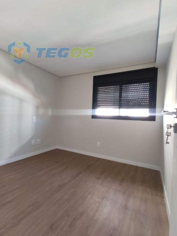 Apartamento localizado em São Pedro. 2 quartos (1 suítes), 1 banheiros e 2 vagas. Foto 6