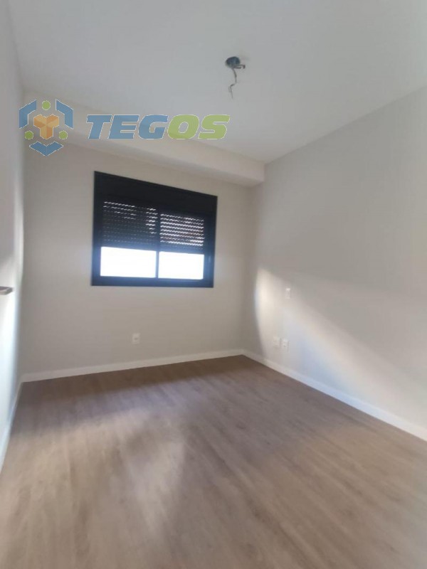 Apartamento localizado em São Pedro. 2 quartos (1 suítes), 1 banheiros e 2 vagas. Foto 8