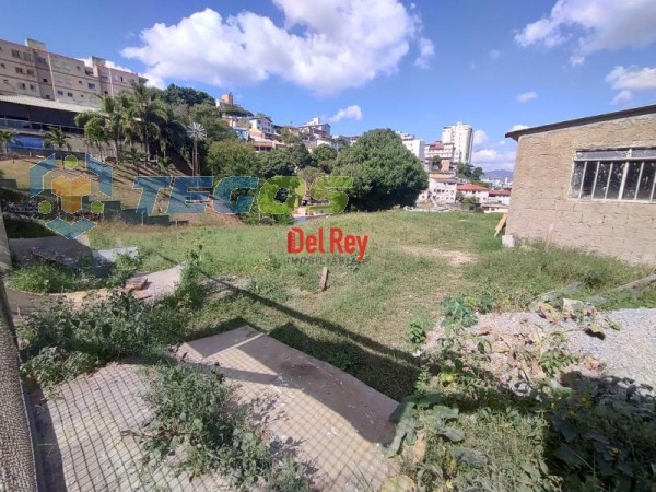 Terreno a venda de 800 m² em 2 lotes Foto 1