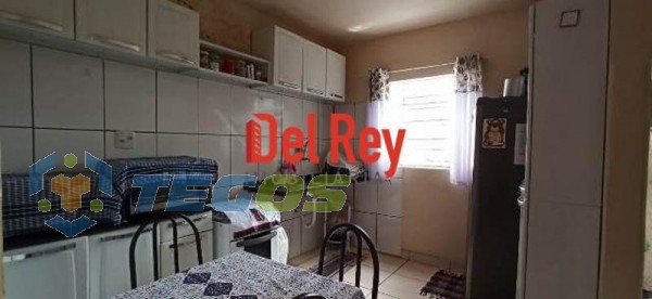 Casa com 3 Quartos e 1 banheiro à Venda, 174 m² por R$ 700.000 Foto 6